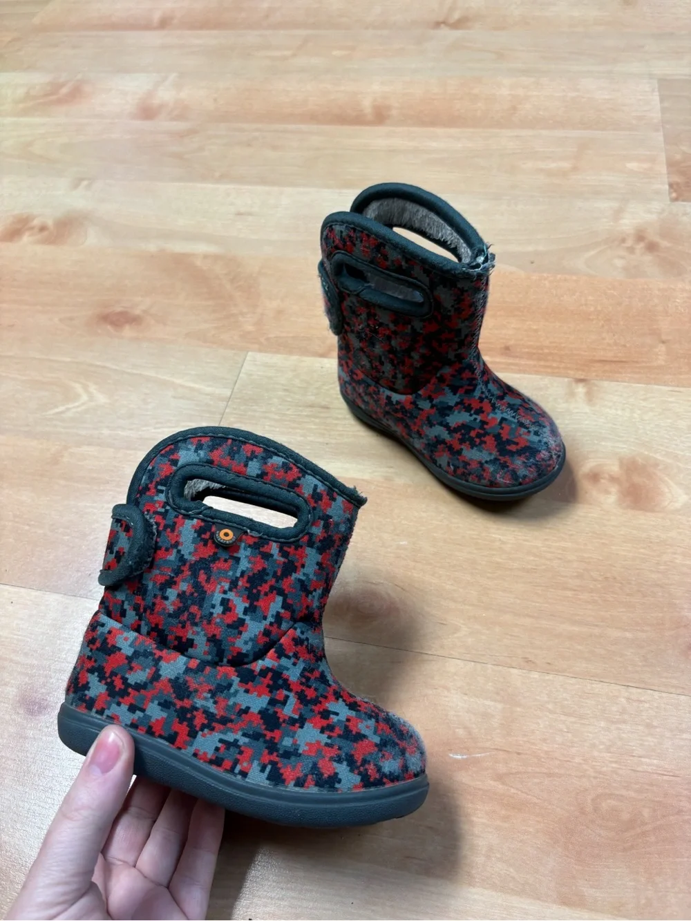 Bogs Toddler Insulated Winter Boots Red Gray Camo Pull On Rain Snow Boot Size 6